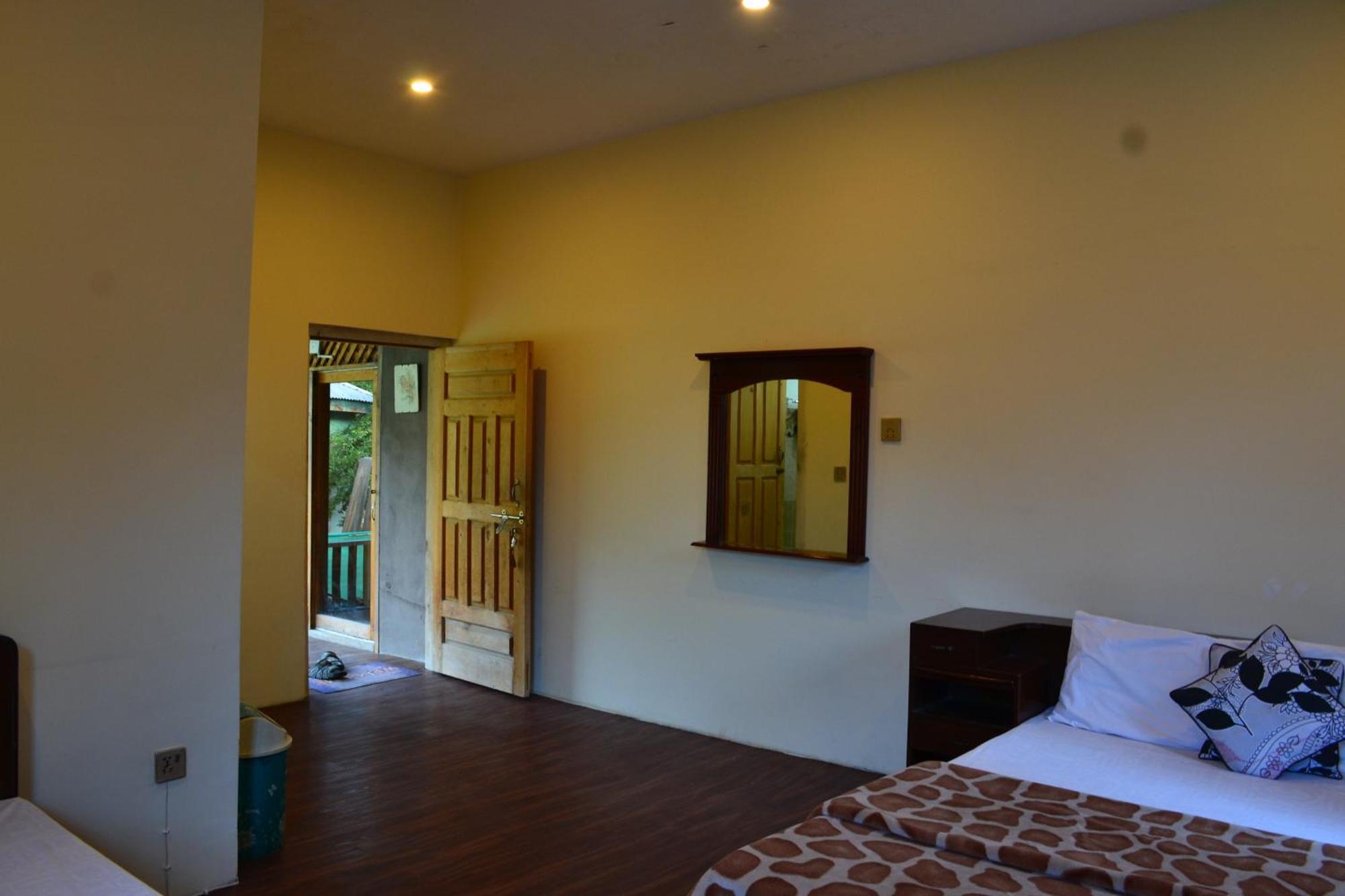 West End Lodges Neelum Exterior foto