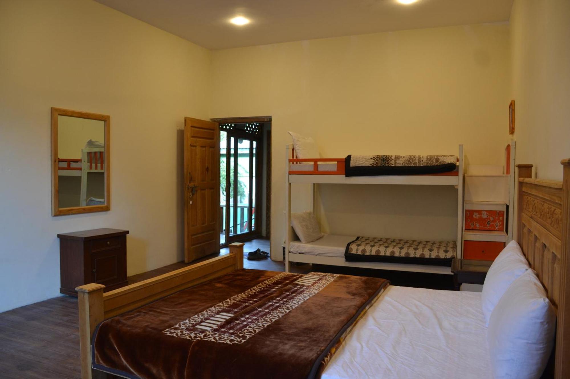 West End Lodges Neelum Exterior foto